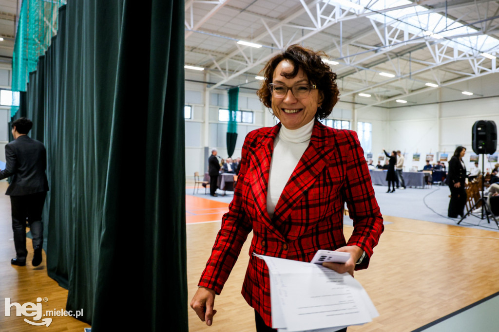 Debata Oksfordzka: Czy przyszłość młodych jest w Mielcu