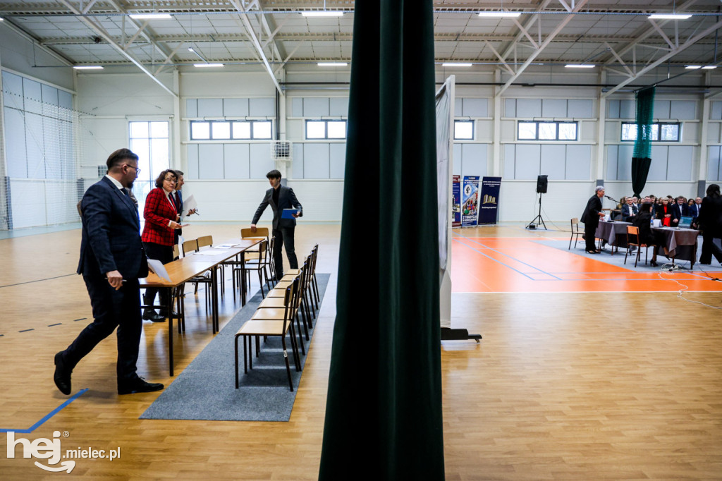 Debata Oksfordzka: Czy przyszłość młodych jest w Mielcu