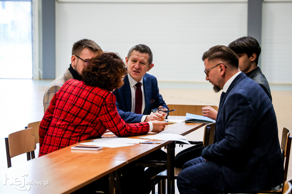 Debata Oksfordzka: Czy przyszłość młodych jest w Mielcu