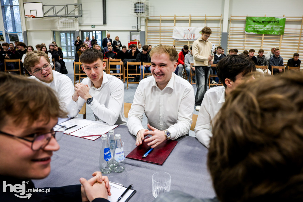 Debata Oksfordzka: Czy przyszłość młodych jest w Mielcu