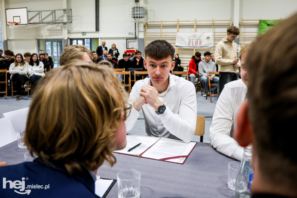 Debata Oksfordzka: Czy przyszłość młodych jest w Mielcu