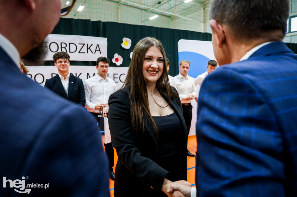 Debata Oksfordzka: Czy przyszłość młodych jest w Mielcu