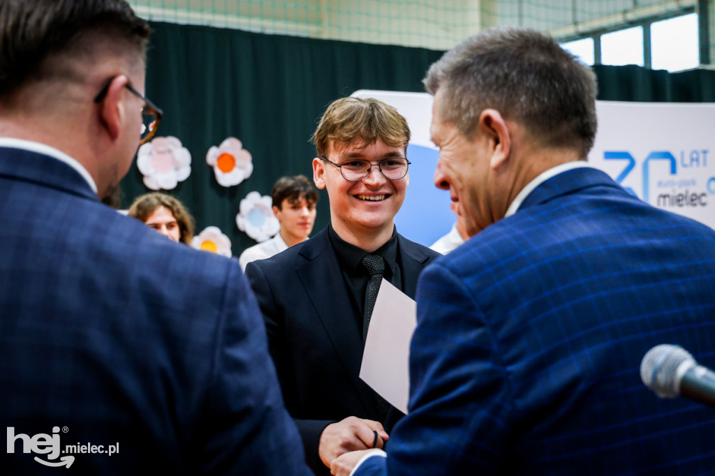 Debata Oksfordzka: Czy przyszłość młodych jest w Mielcu