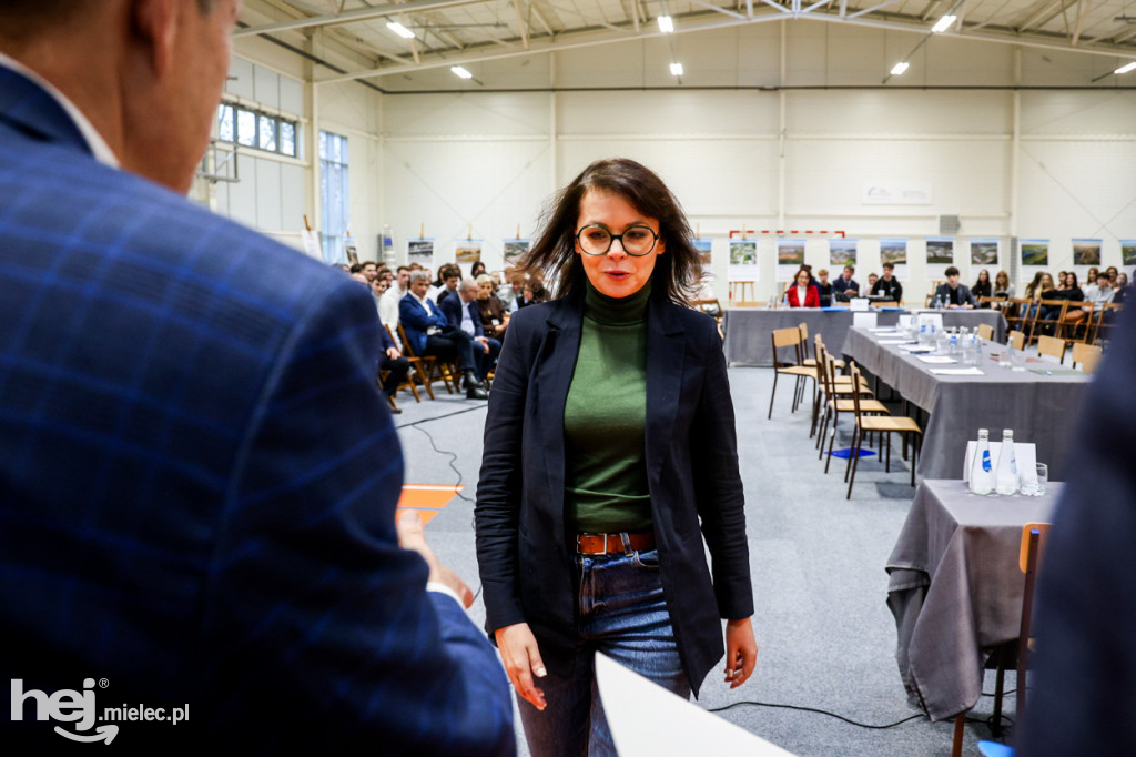 Debata Oksfordzka: Czy przyszłość młodych jest w Mielcu