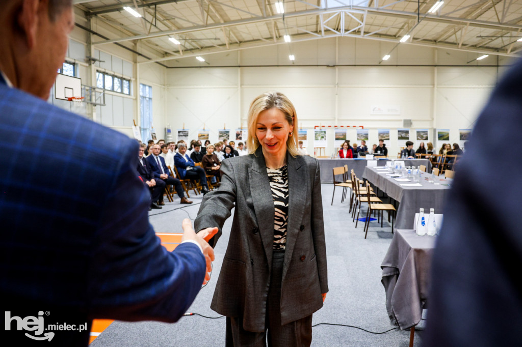 Debata Oksfordzka: Czy przyszłość młodych jest w Mielcu