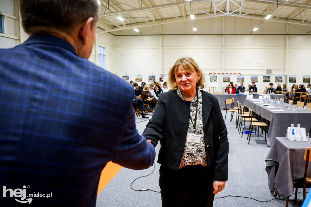 Debata Oksfordzka: Czy przyszłość młodych jest w Mielcu