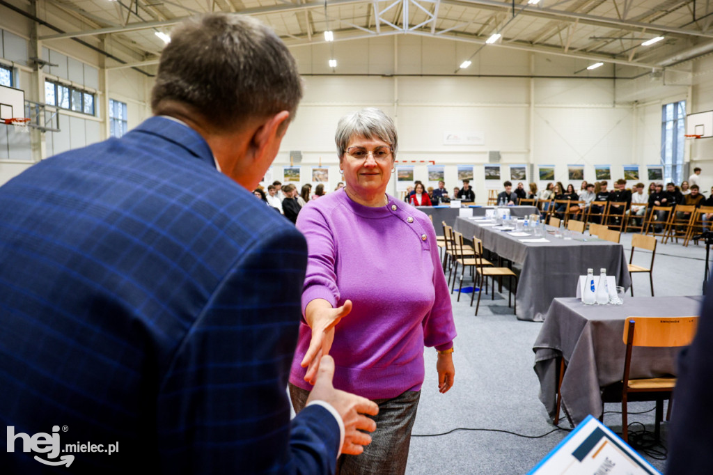 Debata Oksfordzka: Czy przyszłość młodych jest w Mielcu