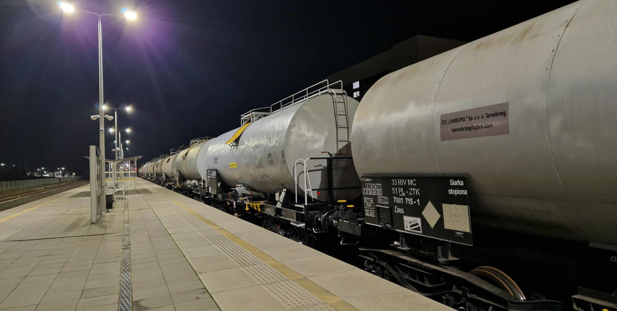 Pociąg z siarką na stacji Mielec
