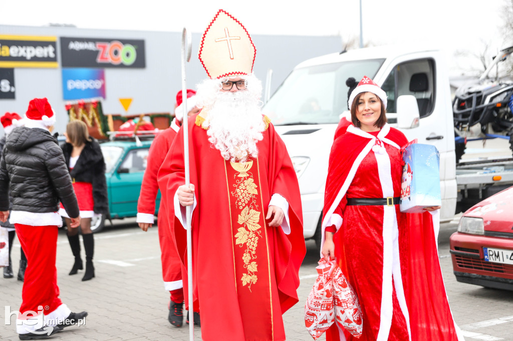 Classic Cars Mielec wyruszył z prezentami do Domu Młodzieży w Tyczynie