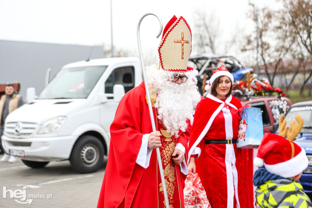 Classic Cars Mielec wyruszył z prezentami do Domu Młodzieży w Tyczynie
