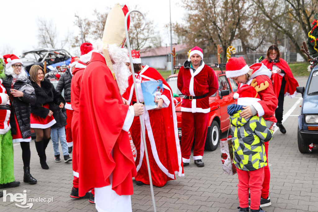 Classic Cars Mielec wyruszył z prezentami do Domu Młodzieży w Tyczynie
