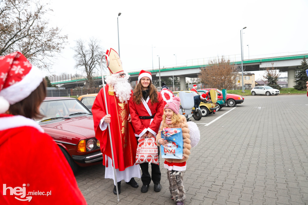Classic Cars Mielec wyruszył z prezentami do Domu Młodzieży w Tyczynie