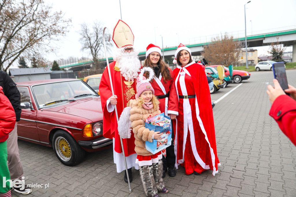 Classic Cars Mielec wyruszył z prezentami do Domu Młodzieży w Tyczynie