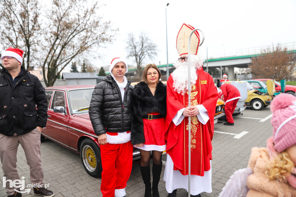 Classic Cars Mielec wyruszył z prezentami do Domu Młodzieży w Tyczynie