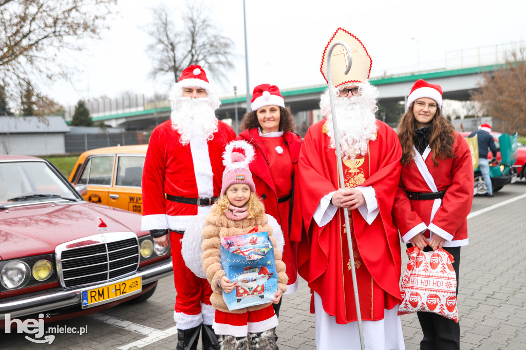 Classic Cars Mielec wyruszył z prezentami do Domu Młodzieży w Tyczynie