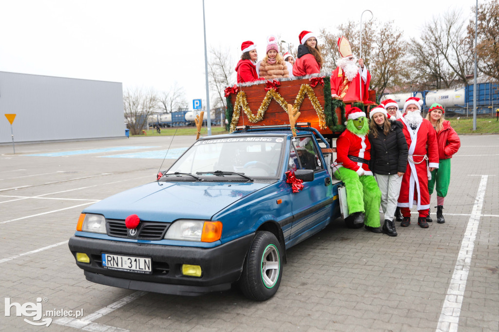Classic Cars Mielec wyruszył z prezentami do Domu Młodzieży w Tyczynie