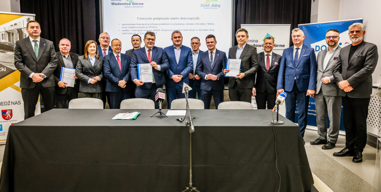 Uroczyste podpisanie umów dotyczących koncepcji dróg w powiecie i regionie