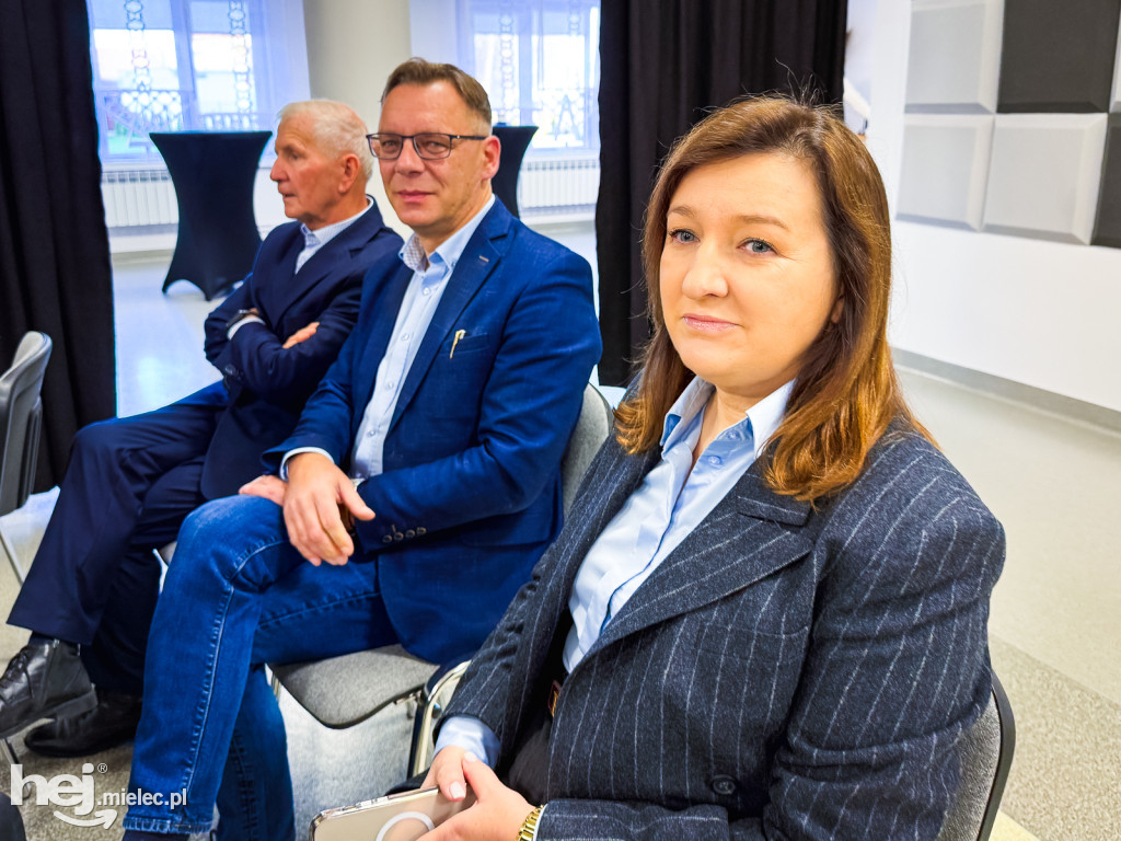 Uroczyste podpisanie umów dotyczących koncepcji dróg w powiecie i regionie