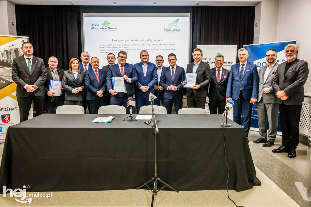 Uroczyste podpisanie umów dotyczących koncepcji dróg w powiecie i regionie