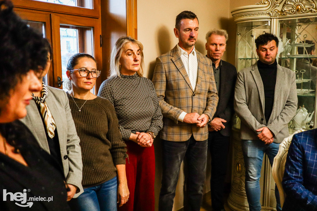 Uroczystość podpisania listu intencyjnego między Gminą Padew Narodowa a Podkarpacką Stacją Pogotowia Ratunkowego w Mielcu