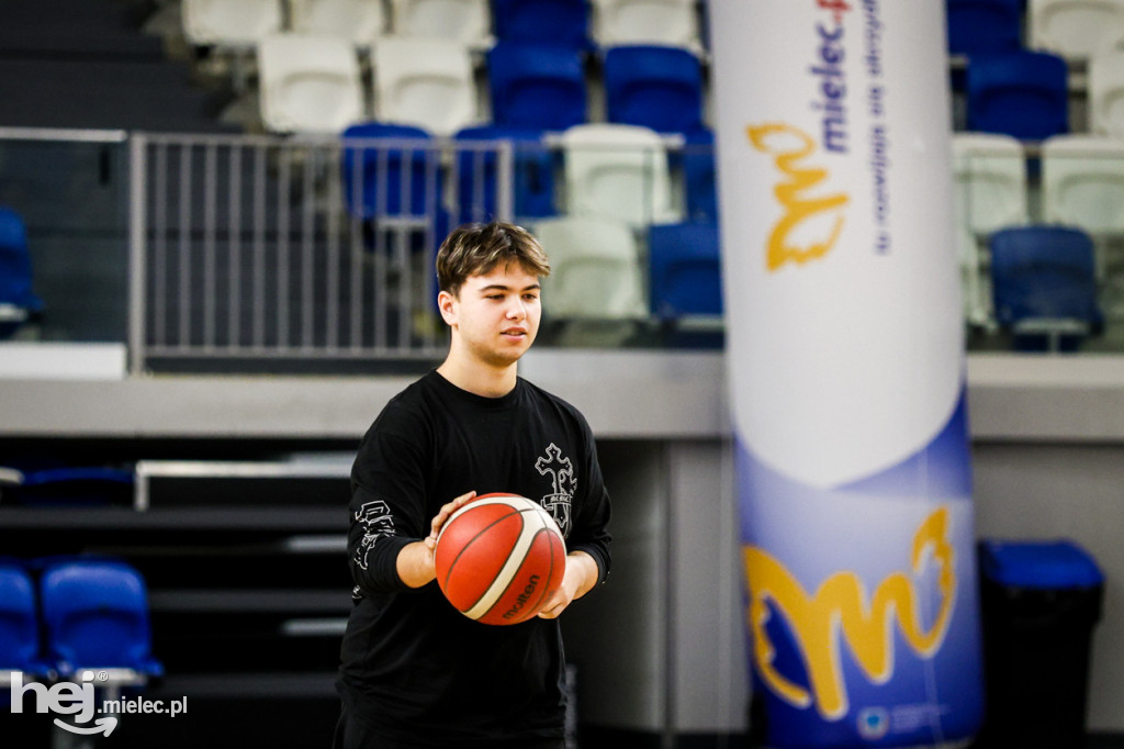 Koszykówka:  DZIKI MIELEC - PTG Sokół Łańcut