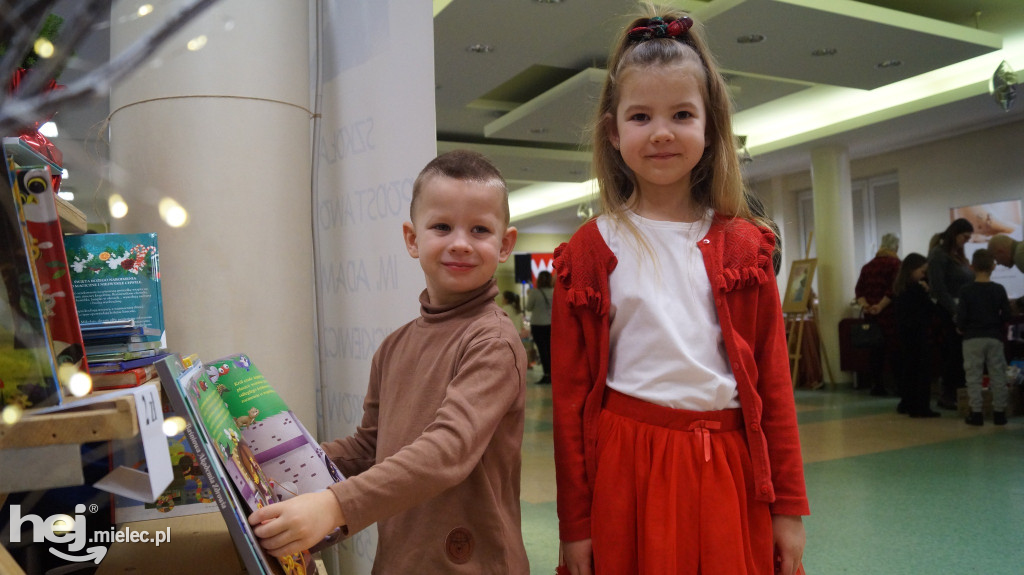 Charytatywny kiermasz książki w Borowej