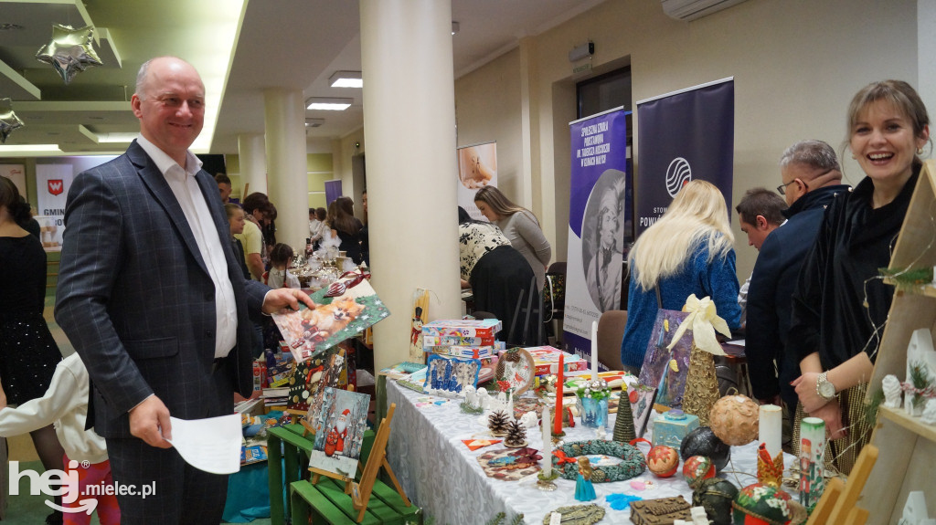 Charytatywny kiermasz książki w Borowej