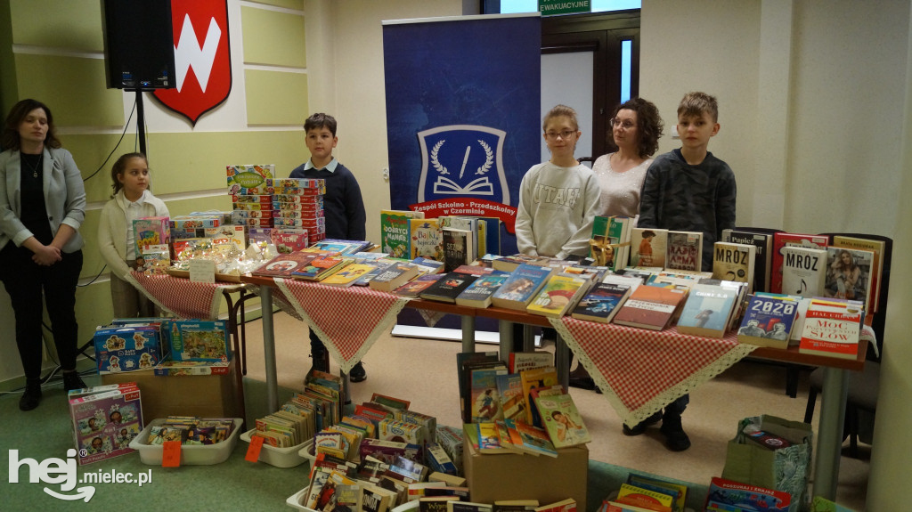 Charytatywny kiermasz książki w Borowej