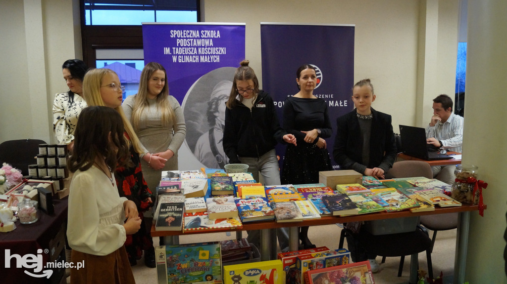 Charytatywny kiermasz książki w Borowej