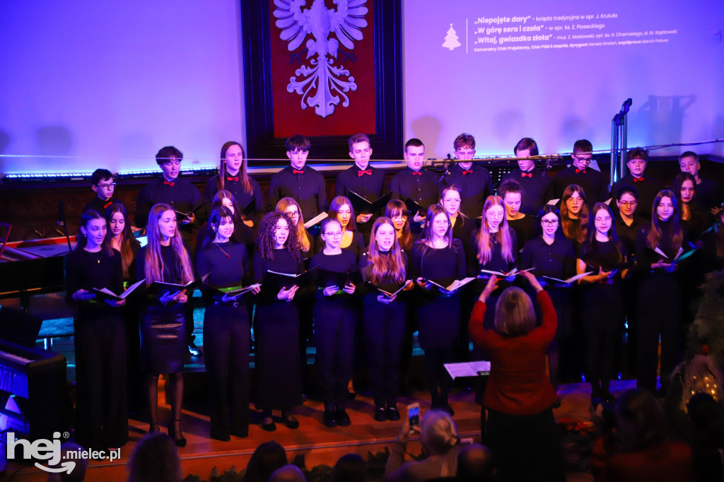 Koncert kolęd w Państwowej Szkole Muzycznej w Mielcu