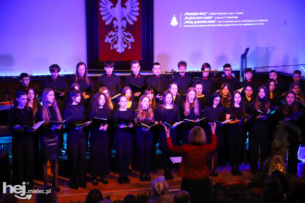 Koncert kolęd w Państwowej Szkole Muzycznej w Mielcu