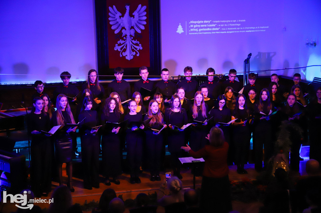 Koncert kolęd w Państwowej Szkole Muzycznej w Mielcu