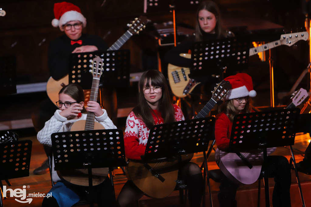Koncert kolęd w Państwowej Szkole Muzycznej w Mielcu