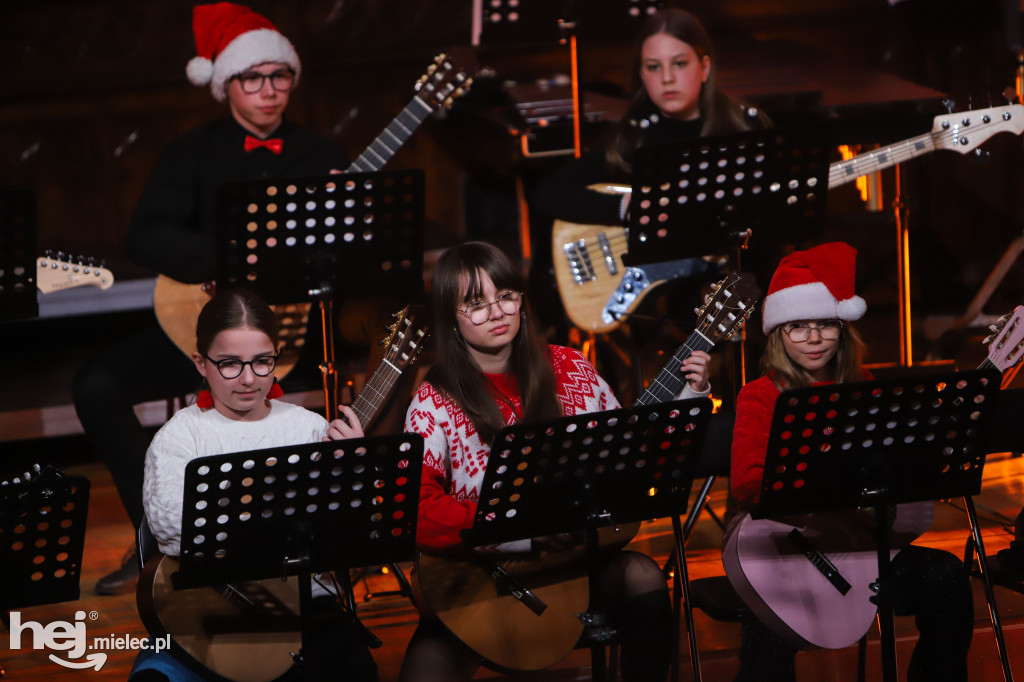 Koncert kolęd w Państwowej Szkole Muzycznej w Mielcu