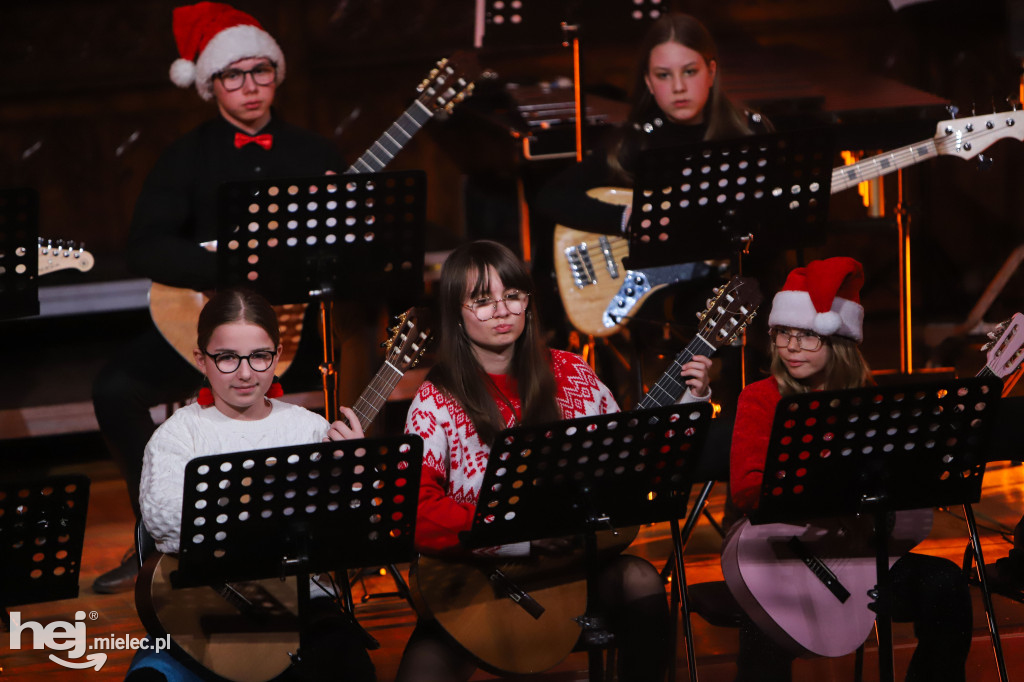Koncert kolęd w Państwowej Szkole Muzycznej w Mielcu