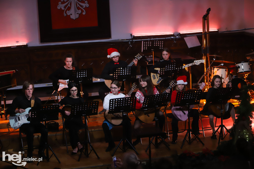 Koncert kolęd w Państwowej Szkole Muzycznej w Mielcu