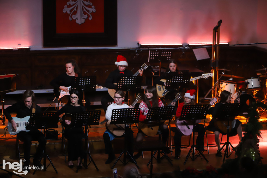 Koncert kolęd w Państwowej Szkole Muzycznej w Mielcu