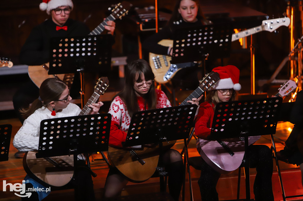 Koncert kolęd w Państwowej Szkole Muzycznej w Mielcu