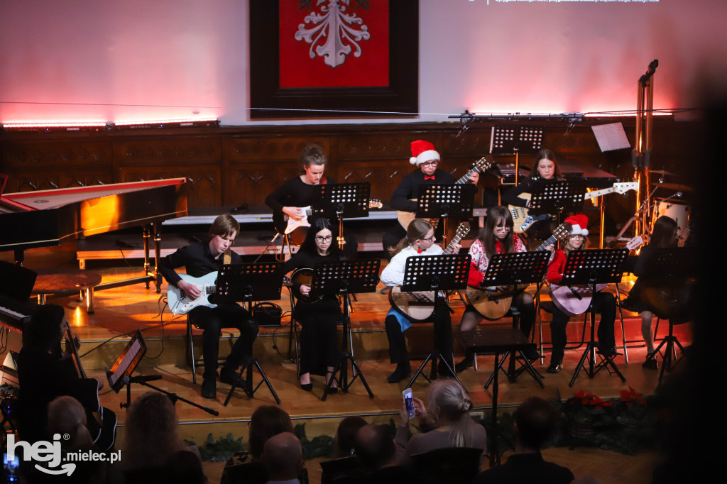 Koncert kolęd w Państwowej Szkole Muzycznej w Mielcu