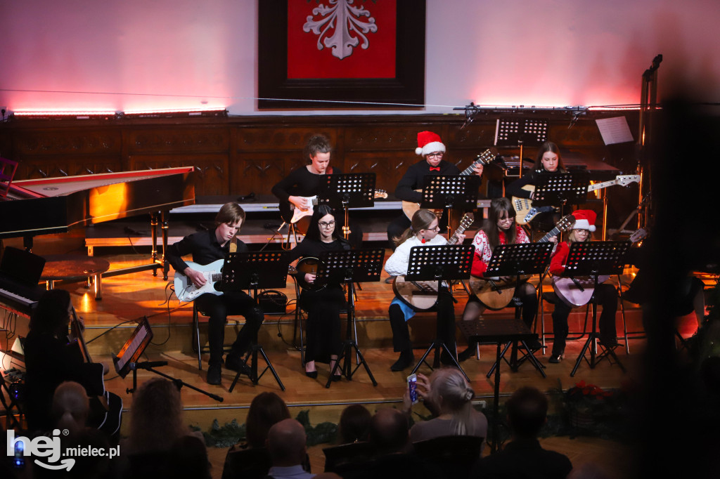 Koncert kolęd w Państwowej Szkole Muzycznej w Mielcu