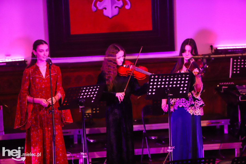 Koncert kolęd w Państwowej Szkole Muzycznej w Mielcu