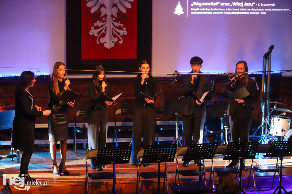 Koncert kolęd w Państwowej Szkole Muzycznej w Mielcu