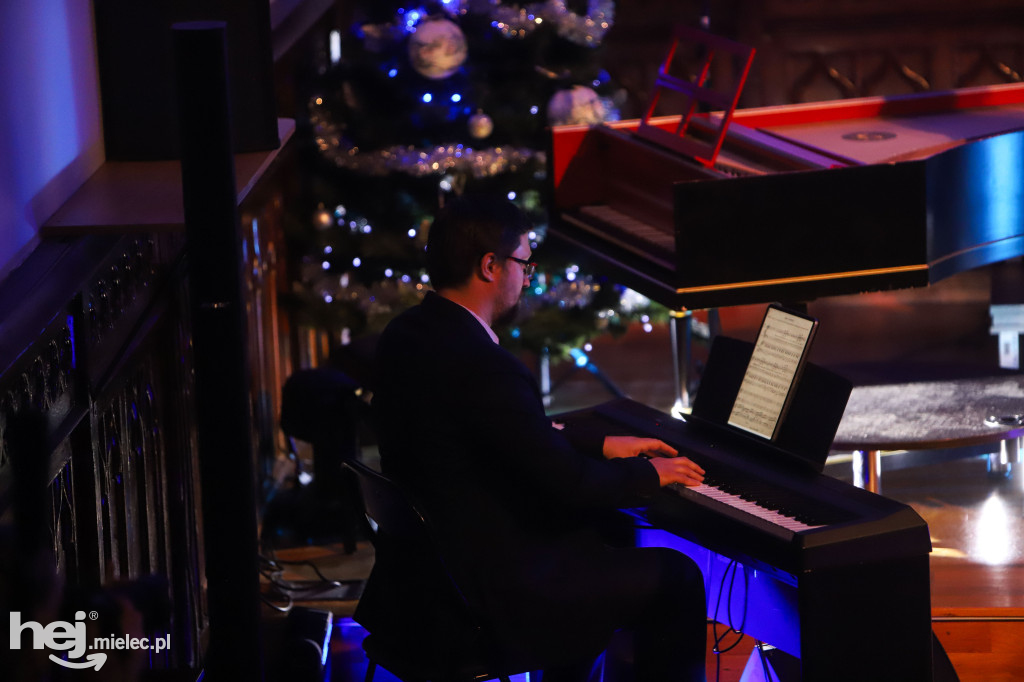 Koncert kolęd w Państwowej Szkole Muzycznej w Mielcu