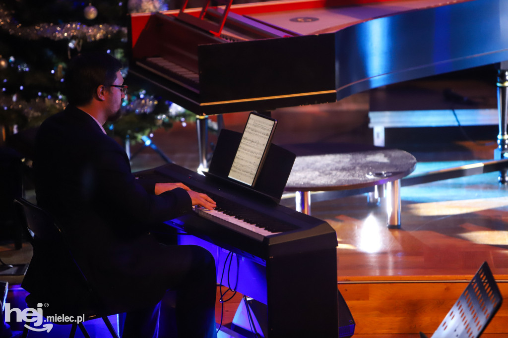 Koncert kolęd w Państwowej Szkole Muzycznej w Mielcu