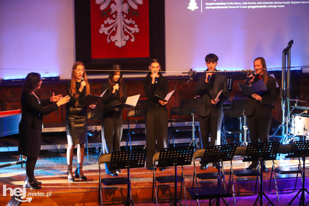Koncert kolęd w Państwowej Szkole Muzycznej w Mielcu