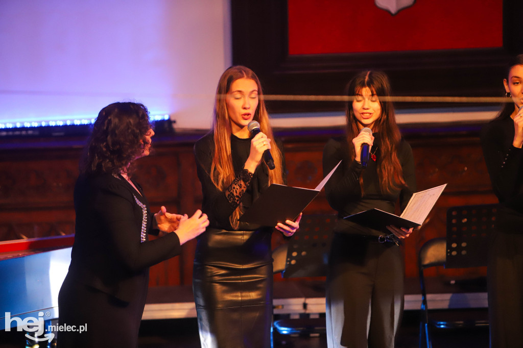 Koncert kolęd w Państwowej Szkole Muzycznej w Mielcu