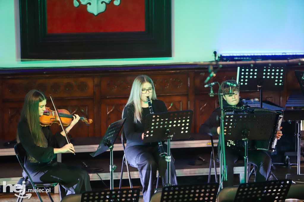 Koncert kolęd w Państwowej Szkole Muzycznej w Mielcu