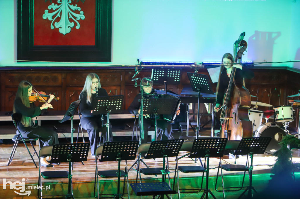 Koncert kolęd w Państwowej Szkole Muzycznej w Mielcu