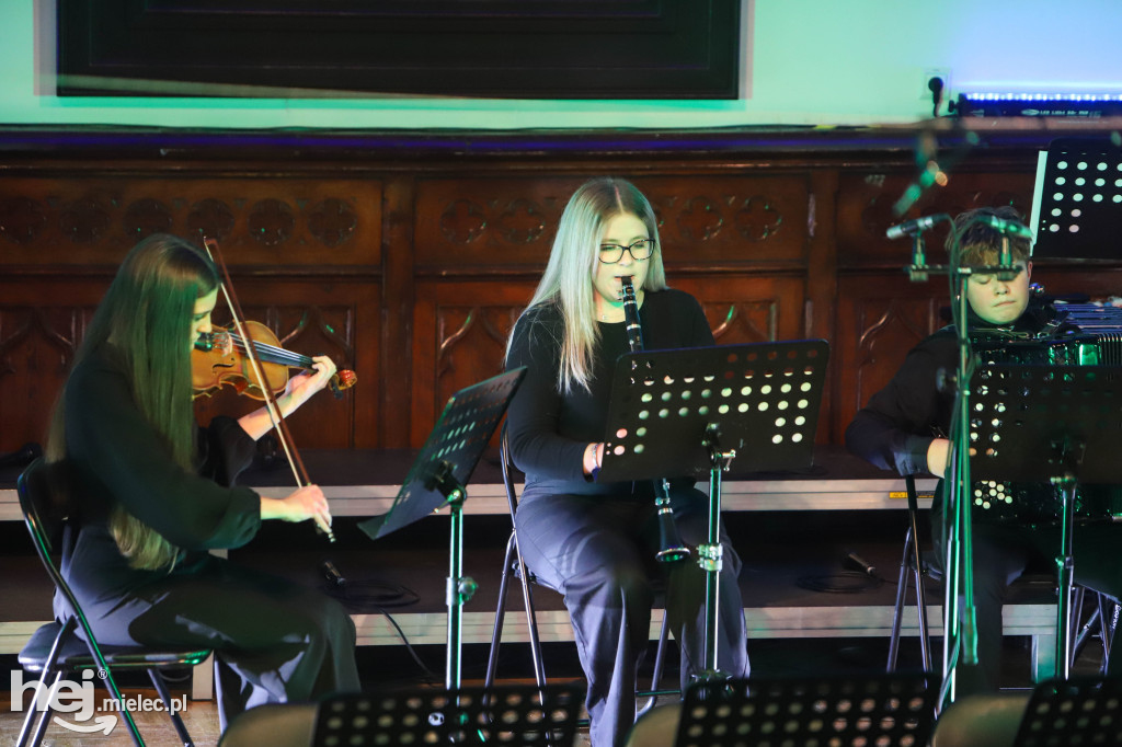 Koncert kolęd w Państwowej Szkole Muzycznej w Mielcu