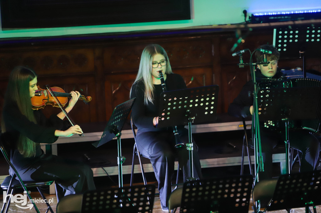 Koncert kolęd w Państwowej Szkole Muzycznej w Mielcu